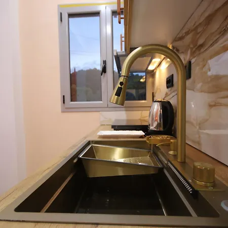 Stef & Stam Nerantzis Hotel *