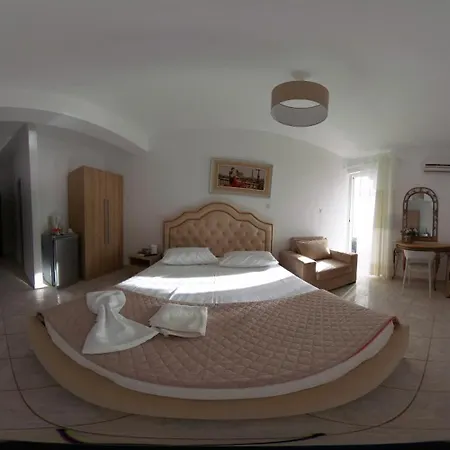 Stef & Stam Nerantzis Hotel *