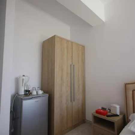 Stef & Stam Nerantzis Hotel *